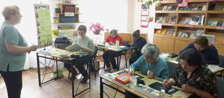Студенты третьего возраста Камских Полян осваивают творчество и английский язык