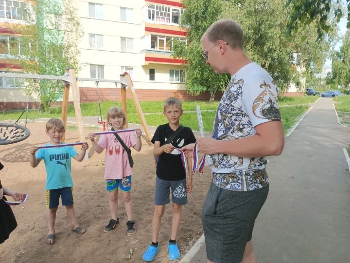 Специалист м/ц «Алан» провел познавательную игру ко Дню России