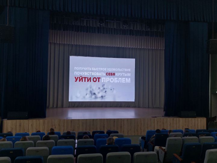 «Скажем наркотикам — нет!»: В Камских Полянах прошла профилактическая акция для школьников