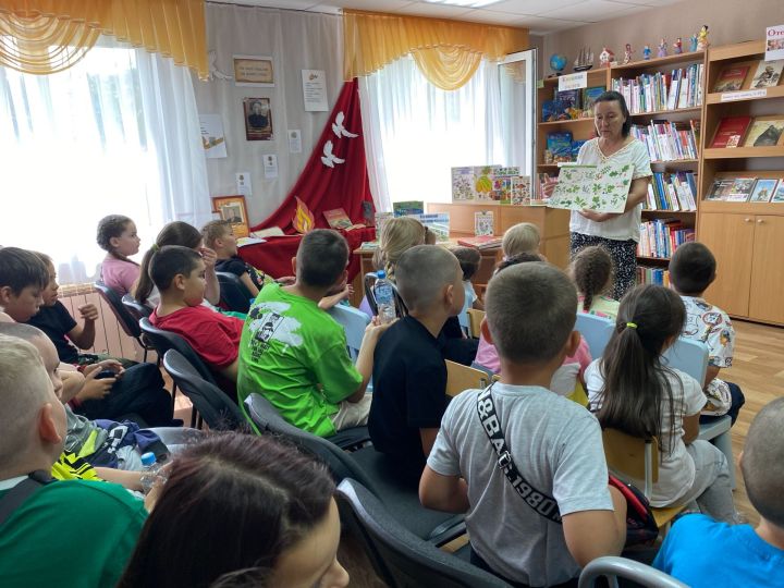 Воспитанники пришкольного лагеря №1 изучили лесные богатства