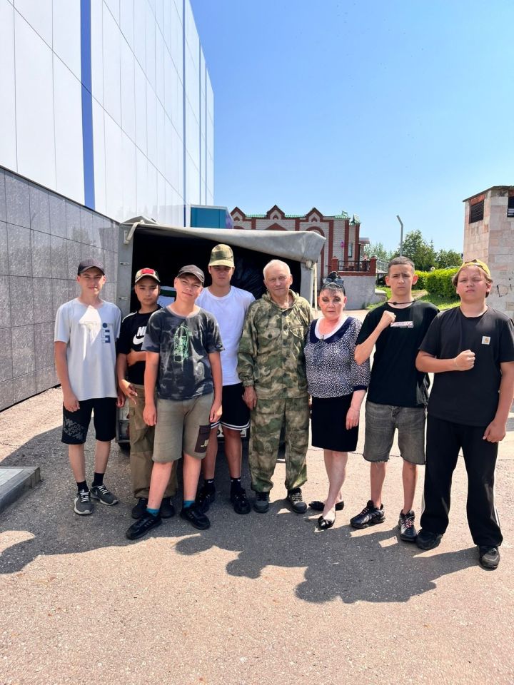 Жители Камских Полян отправили очередную партию гуманитарной помощи военным