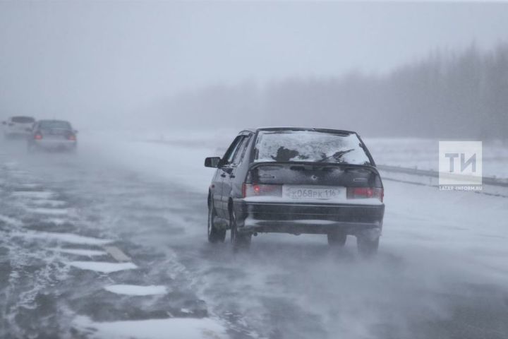 Автоэксперт рассказал о правилах ухода за автомобилем в период снегопадов
