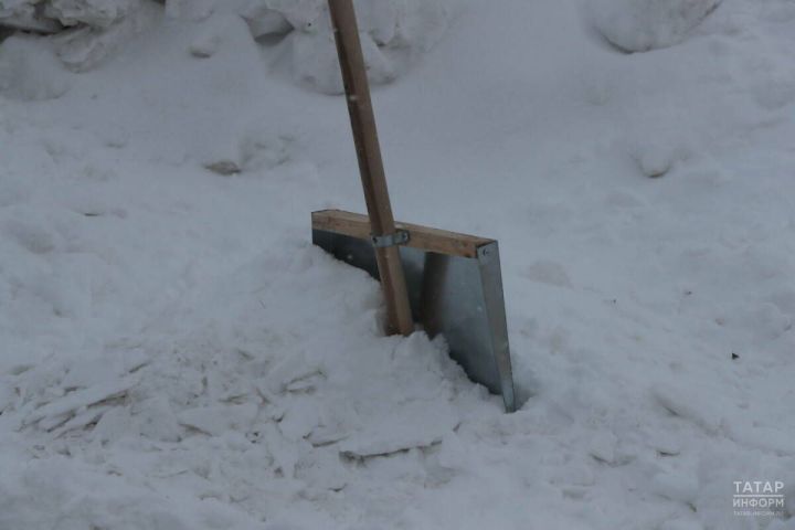 Может ли работодатель обязать сотрудника чистить снег — мнение юриста