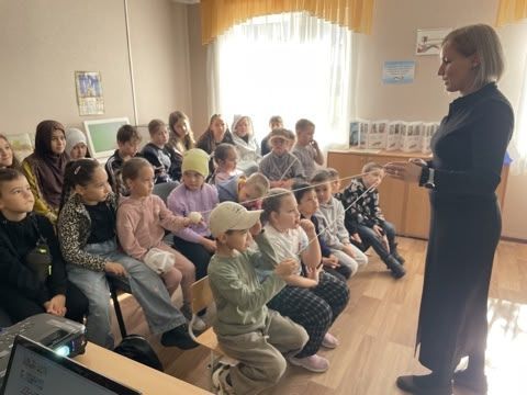 В Камско-Полянской библиотеке прошла беседа-игра «Жизнь дана на добрые дела»