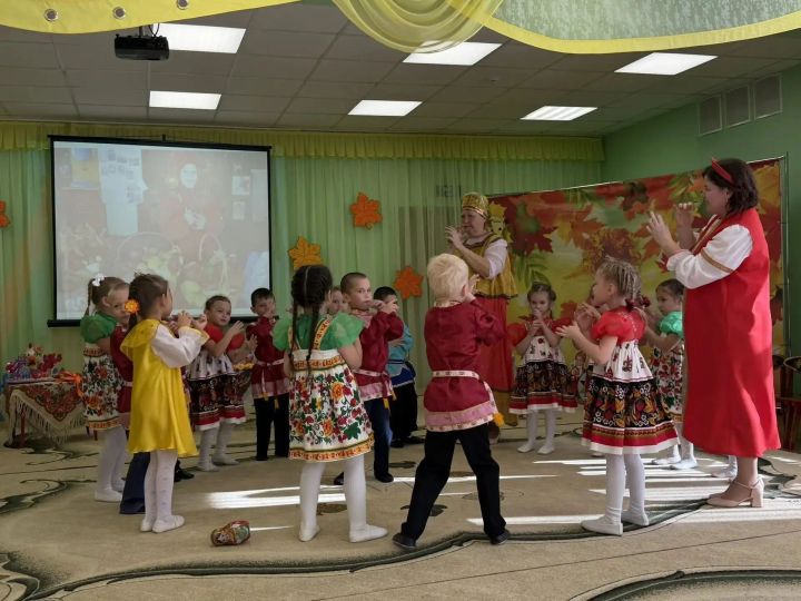 Осенний утренник прошёл в детском саду «Золотая рыбка» Камских Полян