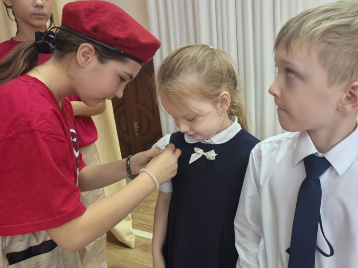 В «Орлята России» посвятили первоклассников Камскополянской школы № 2