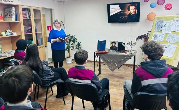 В Камских Полянах студенты почтили память Пушкина