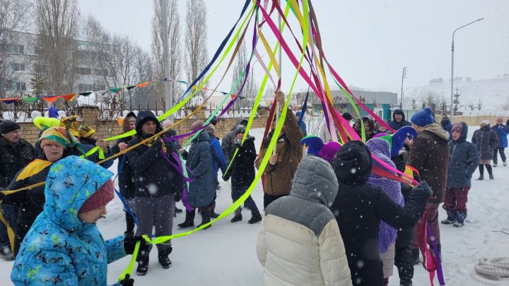 В Камско-Полянском доме-интернате проводили зиму и встретили весну широкой Масленицей