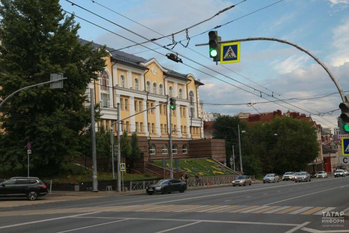 Автоэксперт объяснил, можно ли проезжать на мигающий зелёный сигнал светофораАвтоэксперт объяснил, можно ли проезжать на мигающий зелёный сигнал светофора