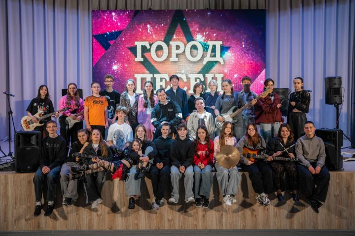 Живой звук и хиты 90-х: как в Камских Полянах прошёл концерт детских рок-групп