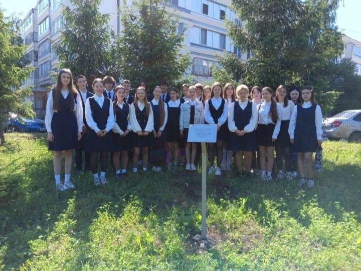Добрая традиция: выпускники Камскополянской школы № 2 заложили «Сад мечты»