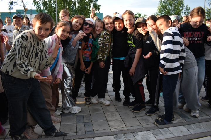 Детство — в дело: юные жители Камских Полян зажгли на празднике 1 июня