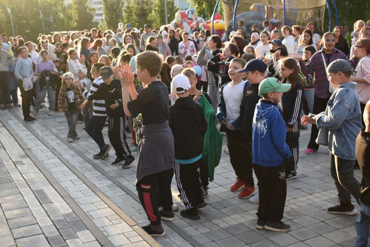 Детство — в дело: юные жители Камских Полян зажгли на празднике 1 июня