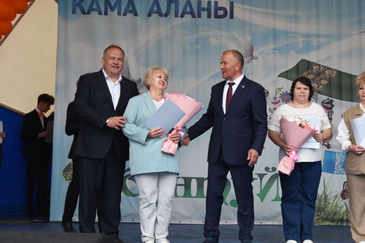 Шумно и по-народному: в Камских Полянах с размахом отпраздновали Сабантуй-2026