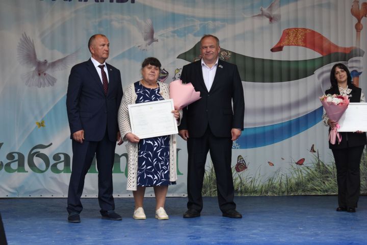 Шумно и по-народному: в Камских Полянах с размахом отпраздновали Сабантуй-2026