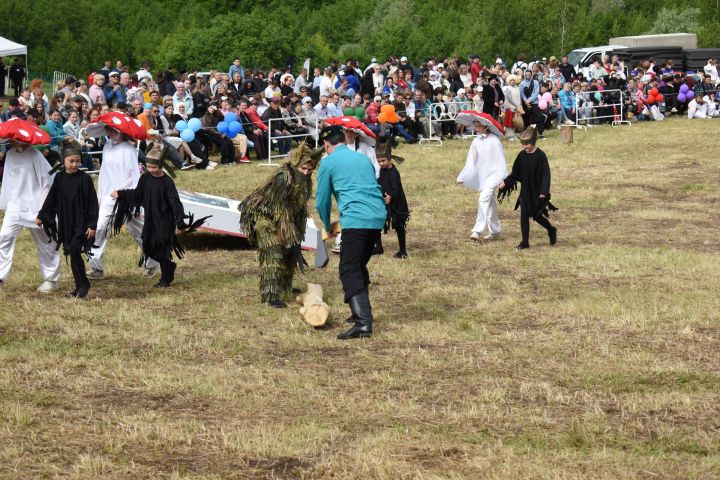 Шумно и по-народному: в Камских Полянах с размахом отпраздновали Сабантуй-2026