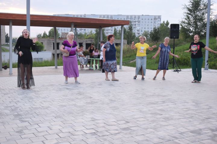 В парке «Оазис» Камских Полян прошла дискотека для самых смелых и активных
